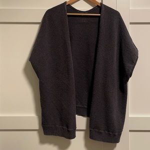 Women’s size S/M iconic cape in grey/blue color